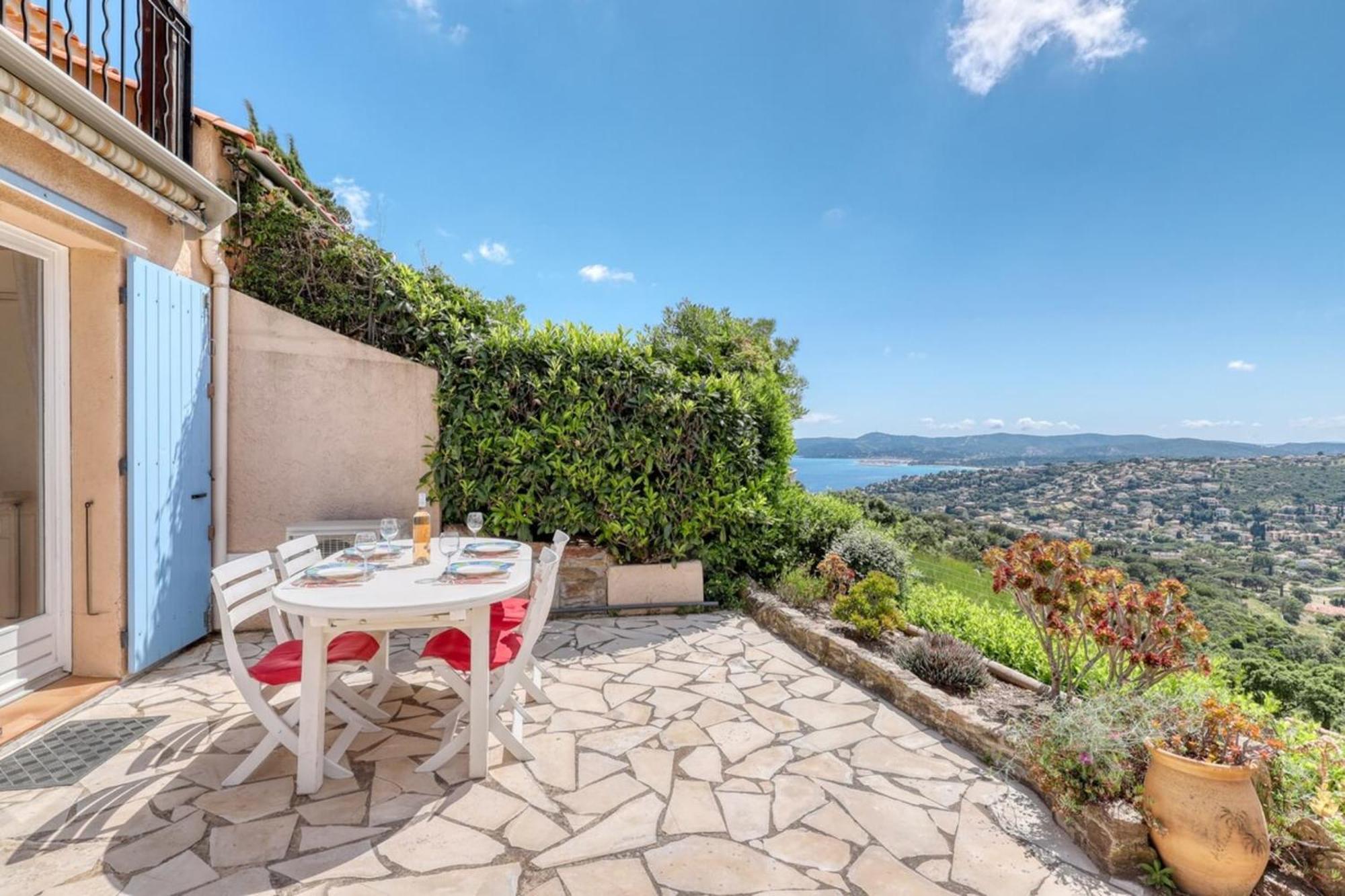 Exceptional View In Saint-Clair For 4 People Apartment Le Lavandou Bagian luar foto